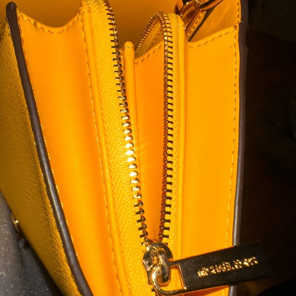 Michael Kors Jet Set Large Leather Crossbody
Bag Jasmine yellow - Picture 12 of 12
